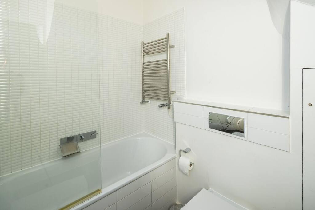 Apartamento Chic And Spacious Flat Near Bond Street Londres Exterior foto