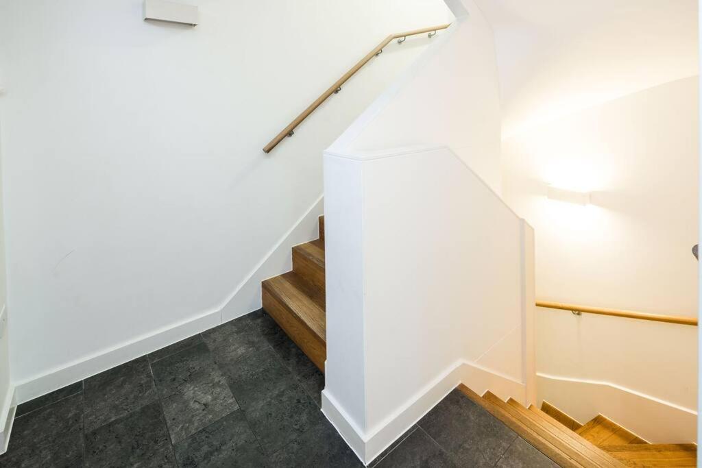 Apartamento Chic And Spacious Flat Near Bond Street Londres Exterior foto
